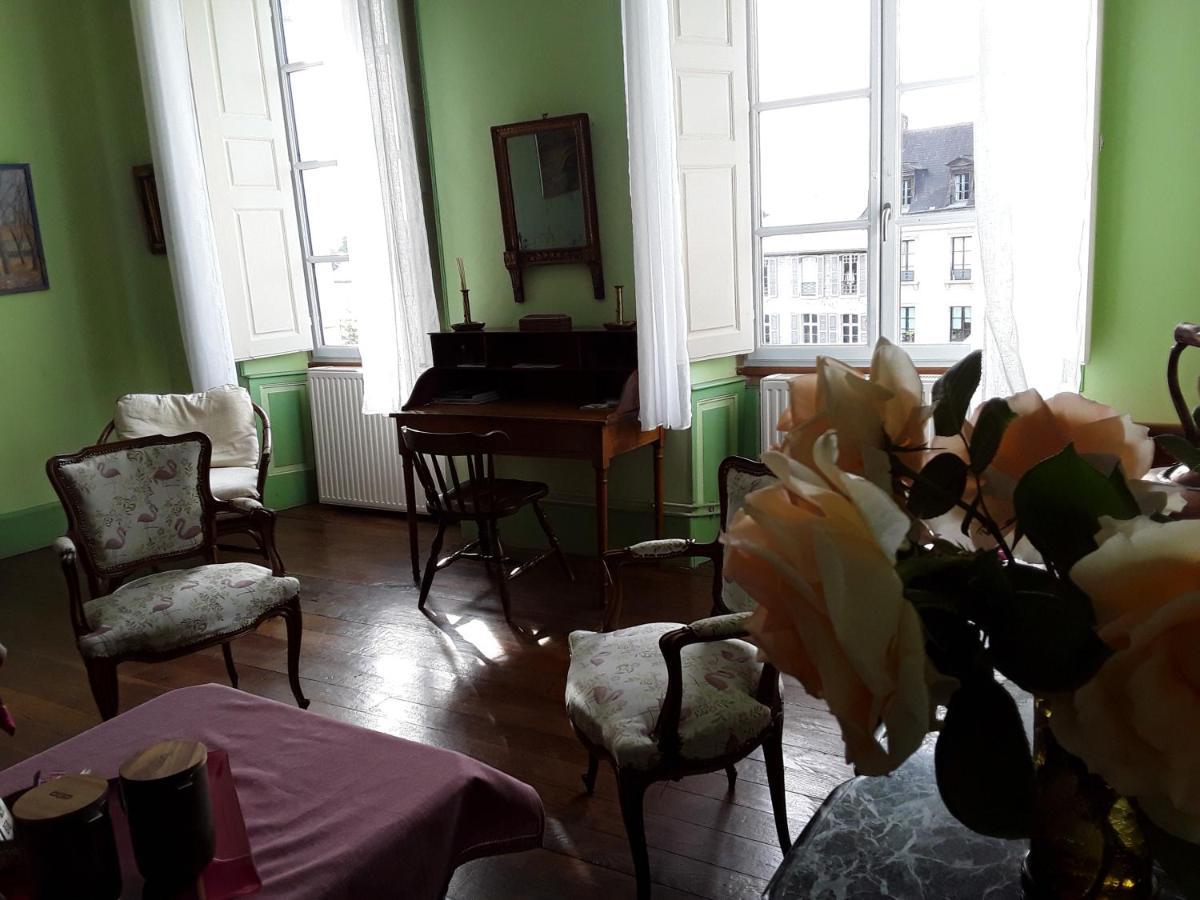La Suite Du Peintre Oloron-Sainte-Marie Exteriör bild